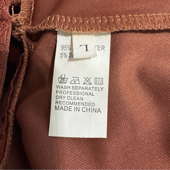 Women’s Velour &  Lace Sleeveless Plunging  V-Neck Open Back Top - Picture 5 of 6